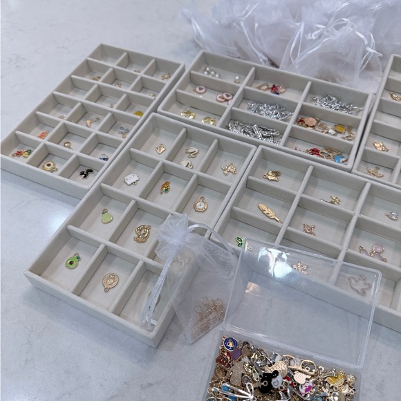 Custom charm bar necklace party lot with 25 necklaces - Picture 2 of 11